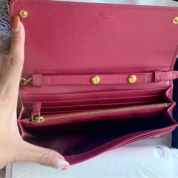 Authentic Prada wallet on chain - Picture 3 of 6